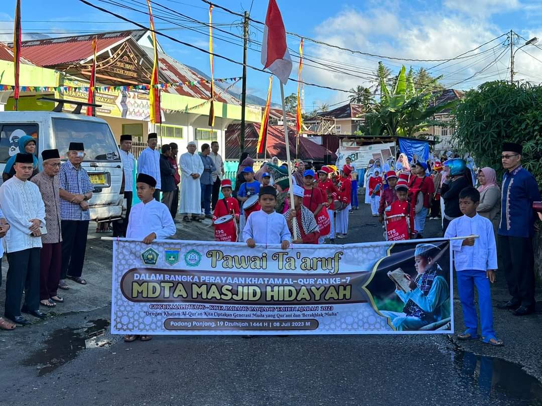 Walikota Padang Panjang  Buka  Khatam Al Qur’an MDTA Masjid Hidayah Guguk Malintang
