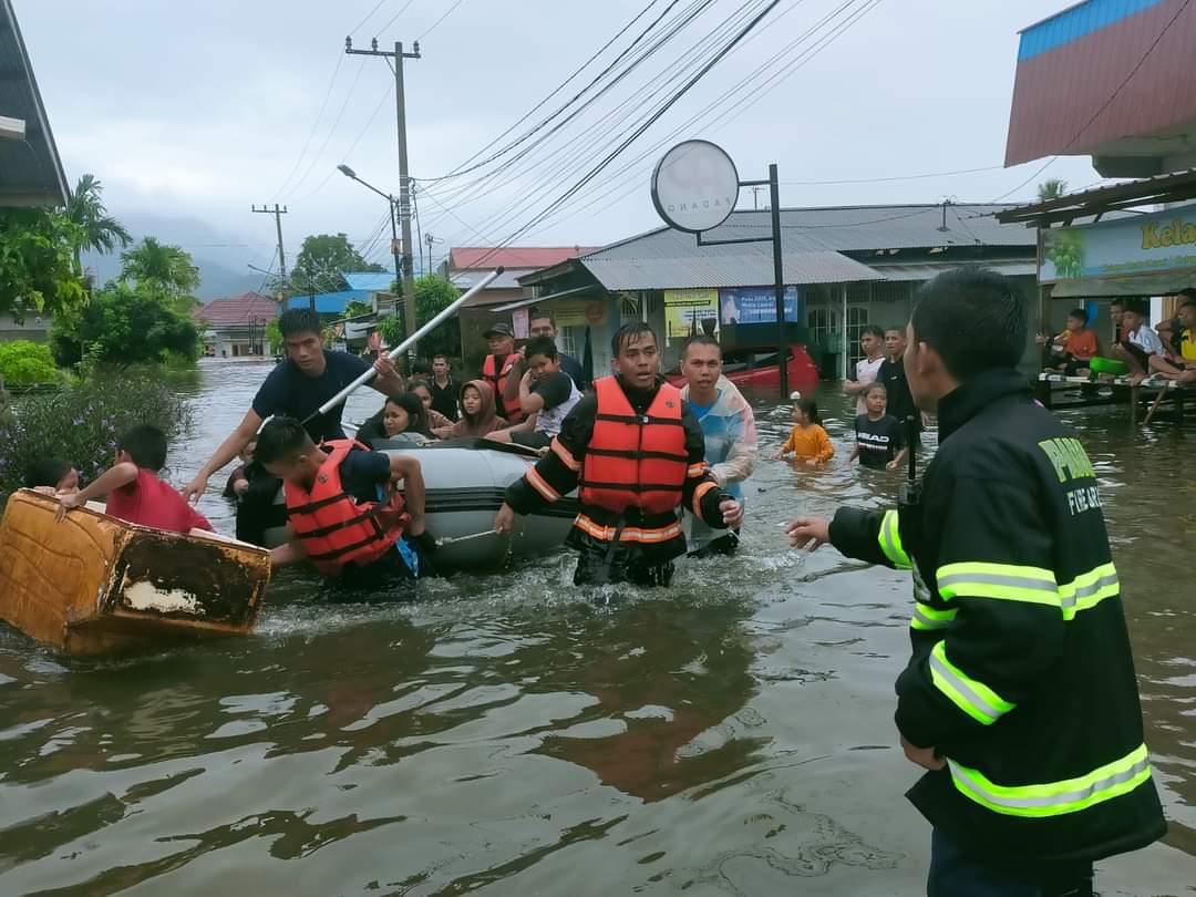 BPBD Padang Mencatat 45 Rumah Dihondoh Longsor  Disamping Fasilitas Lainnya