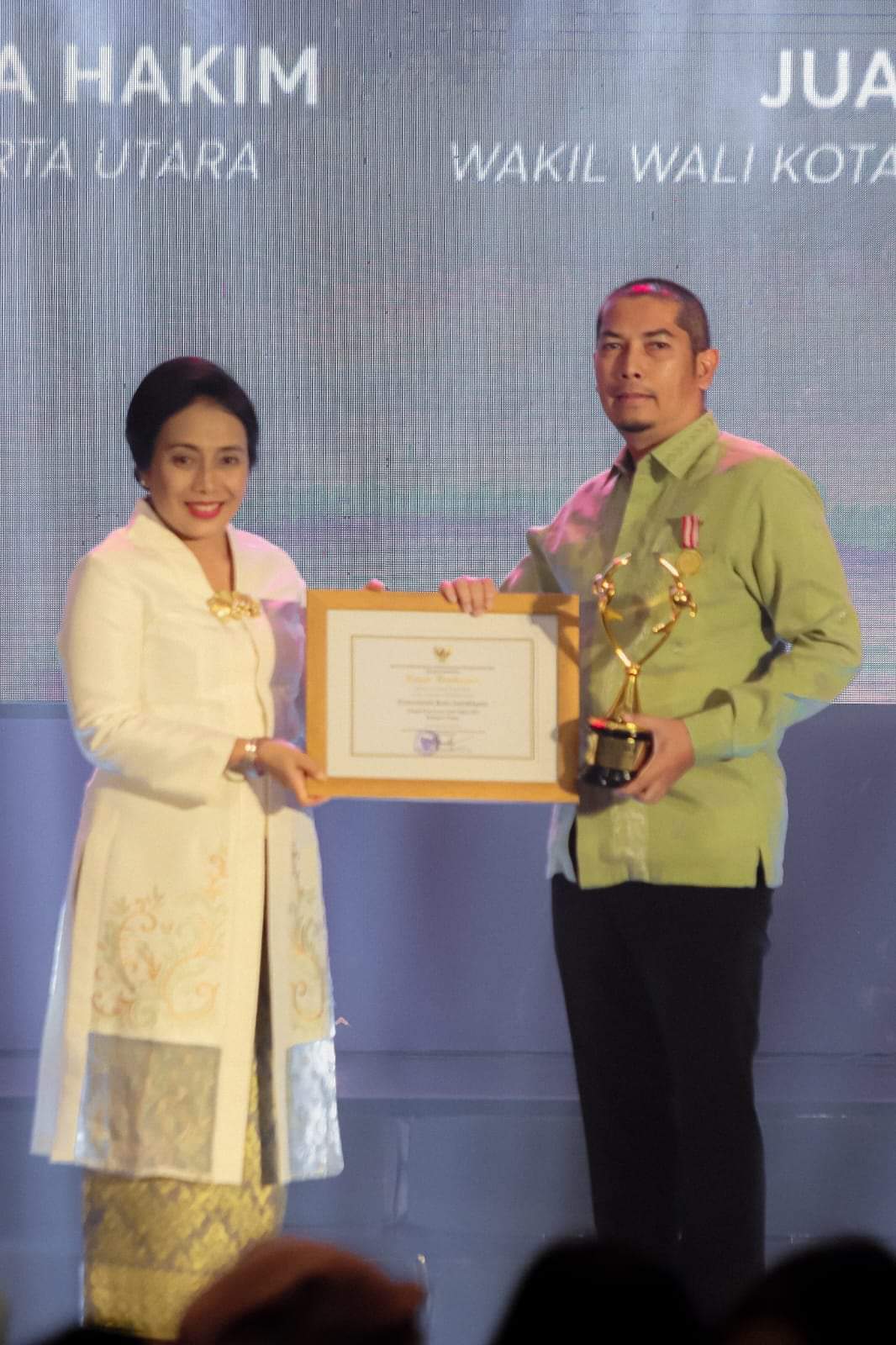 Wali Kota Sawahlunto Terima Penghargaan Kota Layak Anak Kategori Utama Dari Menteri