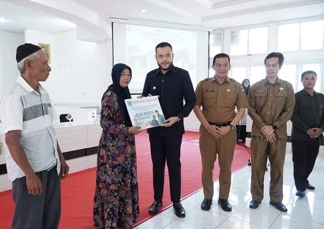 105 Rumah Tidak Layak Huni Dapat Bantuan Dari Wali Kota Padang Panjang, Ini Jumlahnya