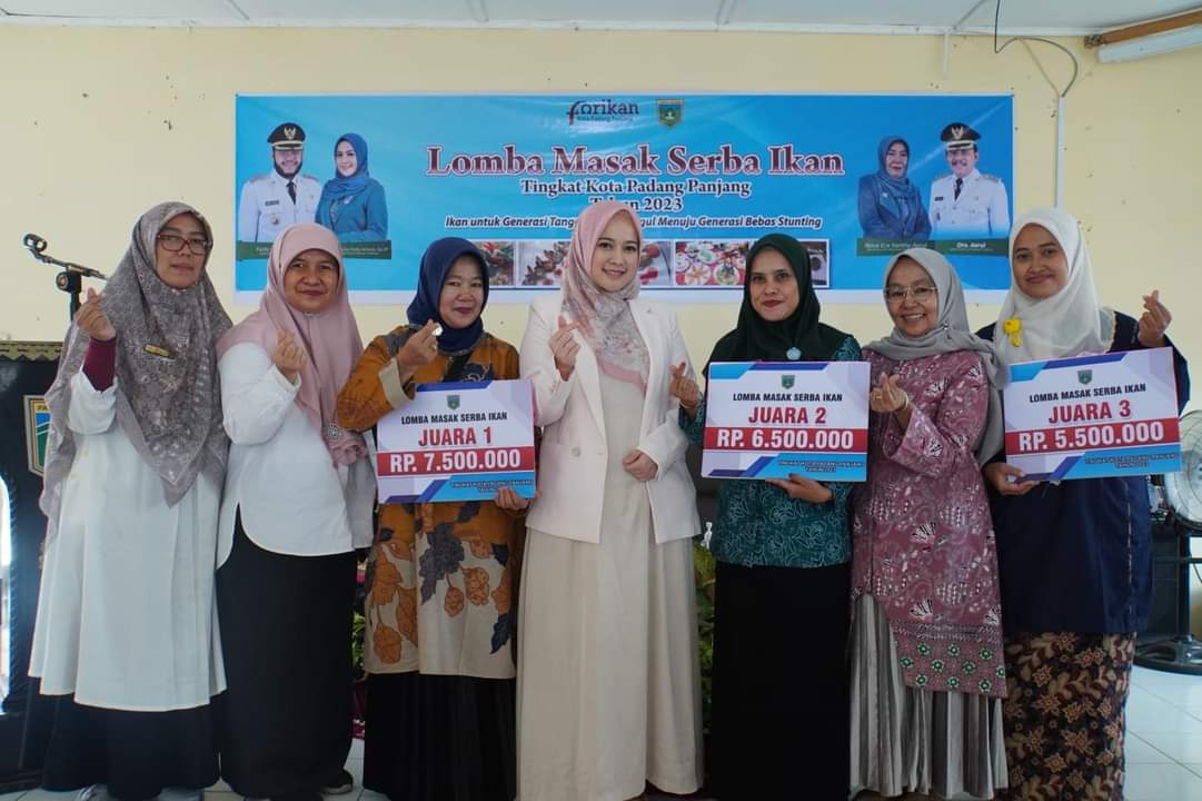 Kelurahan Tanah Hitam Juara Pertama Lomba Inovasi Memasak Serba Ikan Di Padang Panjang