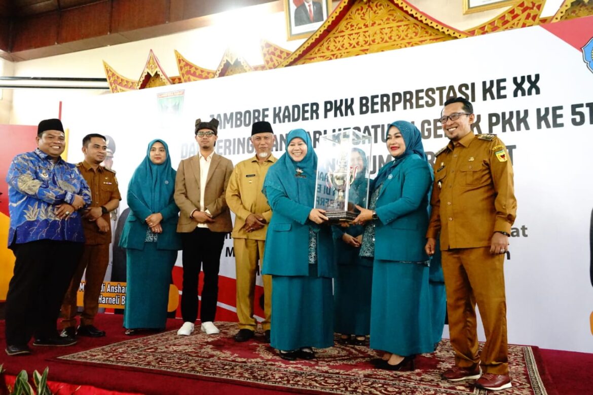 MESKI TIDAK JUARA UMUM LAGI, PKK KABUPATEN TANAH DATAR MASIH BERTABUR JUARA