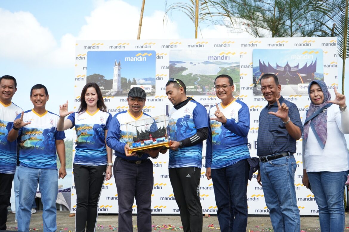 E Money Edisi Pariwisata Sumbar Diluncurkan di Kawasan Mandeh Oleh Bank Mandiri