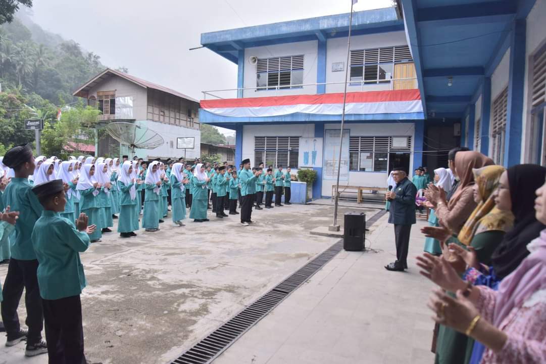 Wakil Wali Kota Sawahlunto Motivasi Siswa SMP SDI Silungkang