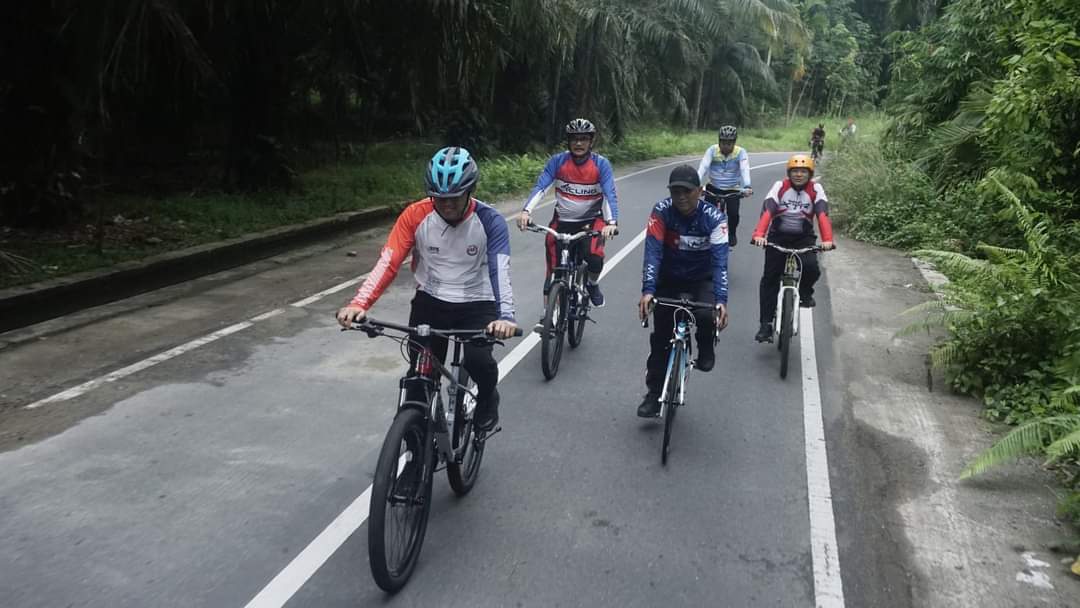 Sekda Pasaman Barat Gowes Bersama Dengan Perwakilan BPK RI Sumbar
