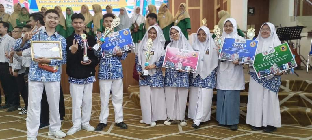 SMAN 1 Padang Panjang Juara Umum  Kompetisi Nasional Milad ke-2 Universitas Adzkia