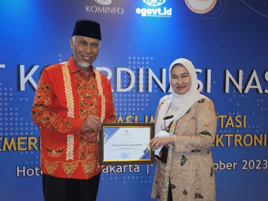 Gubernur Sumbar Terima Dua Penghargaan Dari Kementerian Kominfo RI