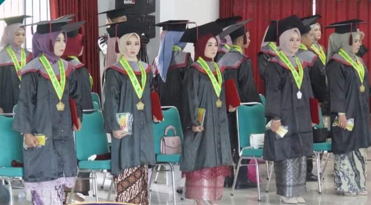 23 Mahasiswa Akper Nabila Padang Panjang Diwisuda