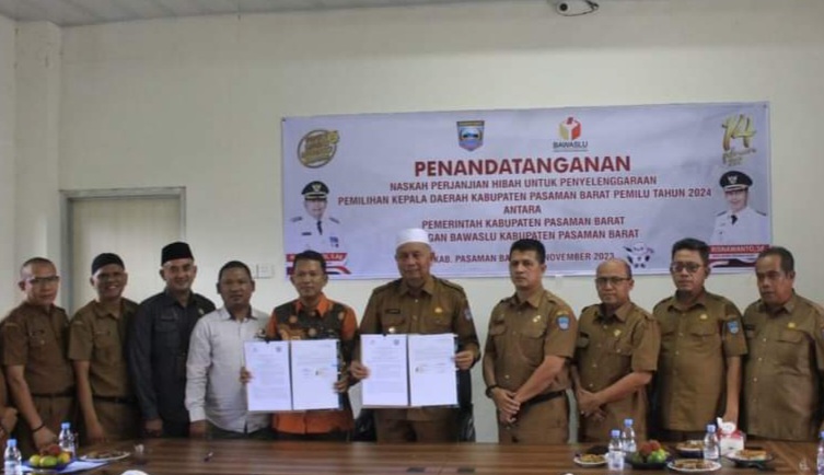 Pemda Bersama Bawaslu Pasbar Tandatangani NPHD Pilkada 2024