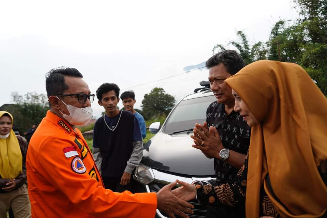 Pencarian Masih Berlangsung, Bupati Tanah Datar Belum Terima Kondisi  Warga Turawan Pasca Erupsi Merapi