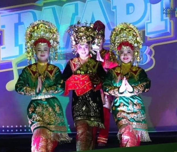 IWAPI Padang Panjang adakan Bazar UKM Di GOR Bancalaweh