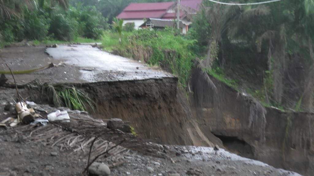 Ditinjau Bupati Pasbar, Akses Jalan Tampus, Ke  Situak, Nagari Situak Ujung Gading, Terputus