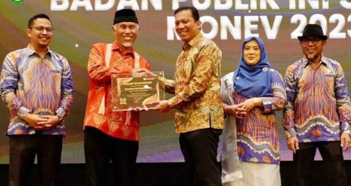 Kota Padang Panjang Raih Anugerah Keterbukaan Informasi Publik  Dari Komisi Informasi Sumatera Barat 