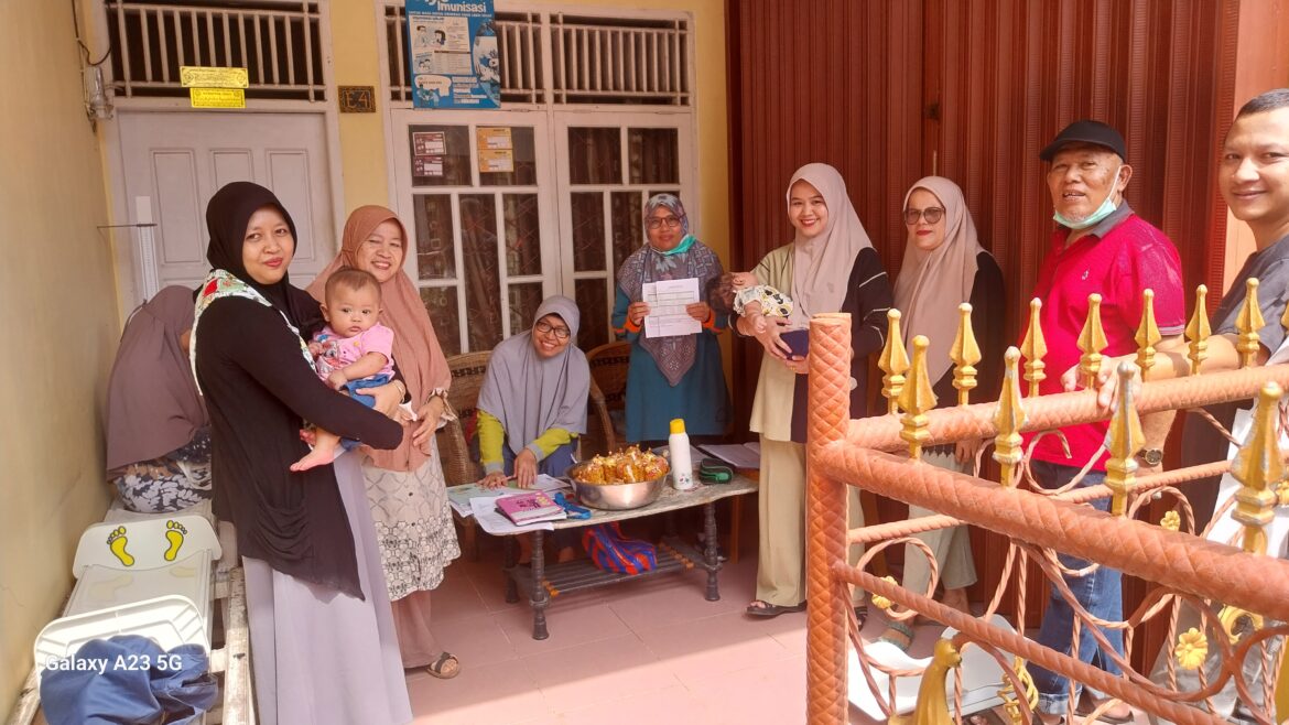 Puluhan Lansia Ikuti Pemeriksaan Kesehatan Di Pos Yandu Arpinca Lima Kaum