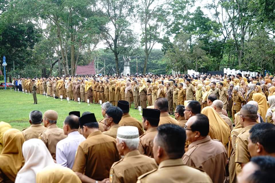 Jelang Pemilu, Bupati Tanah Datar Ingatkan ASN  Menjaga Netralitas,  Hati Hati Menggunakan Medsos Dan menguploadnya
