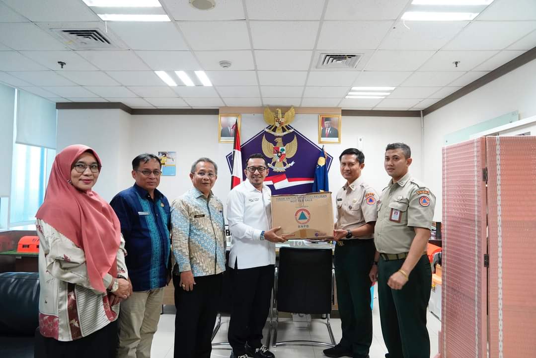 Bupati Tanah Datar Terima Bantuan Dari BNPB Untuk Terdampak Erupsi Gunung Merapi