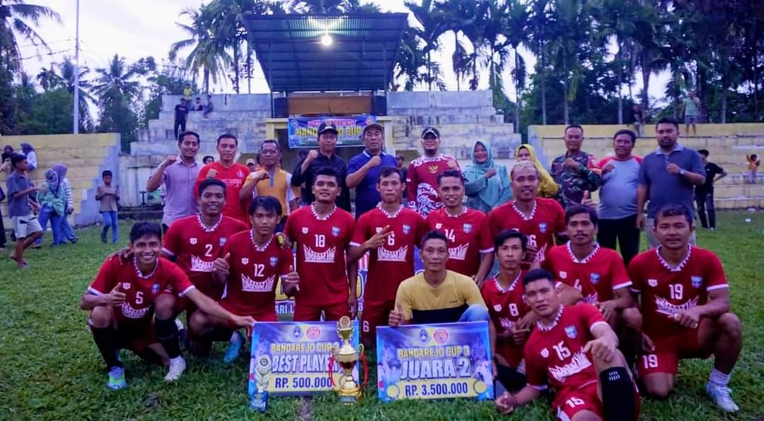 Wakil Bupati  Pasaman Barat Tutup Turnamen Bandarejo Cup III di Lapangan Bola Kaki Nagari Lingkuang Aua Bandarajo