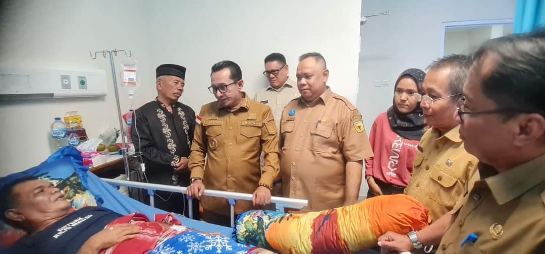 Bupati Tanah Datar Kunjungi RSUD Ali Hanafiah Batusangkar Dan Berdialoq Dengan Pasien