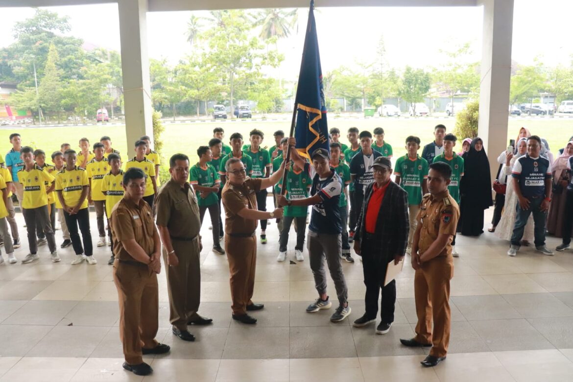 Pj Wali Kota Payakumbuh Lepas Tim Minang Sejagat FC U-13 dan U-15 ke Piala Soeratin Nasional