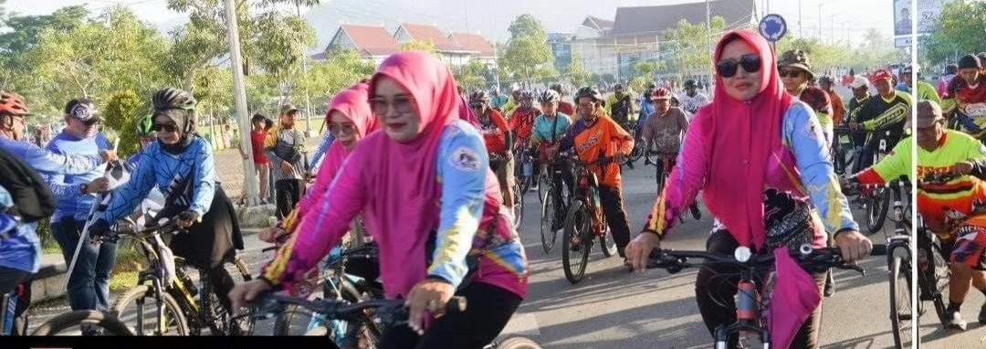 Dilepas Sekda : Ratusan Peserta Ikuti Gowes ASRI Kota Padang