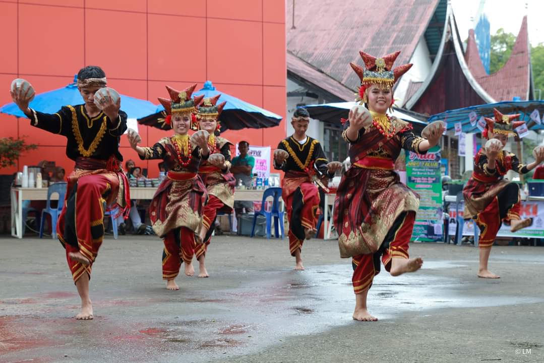 Bupati Tanah Datar  Optimis Bazar Cindo Mato  Menjadi Magnet Baru Untuk IKM Dan UKM