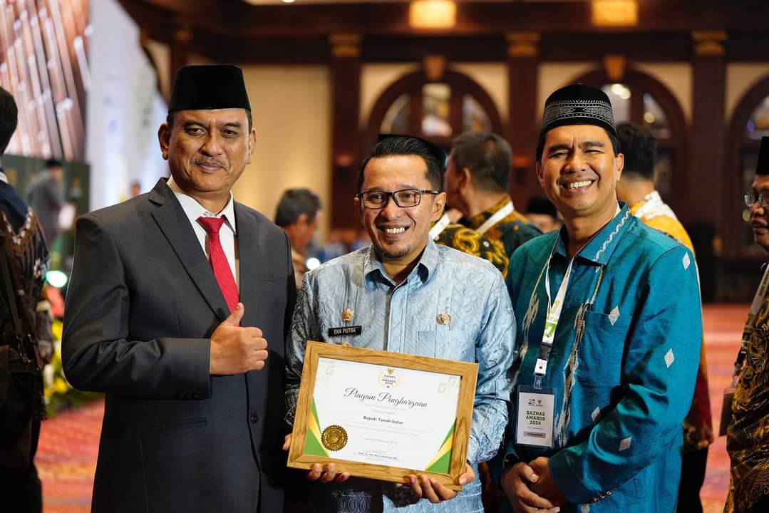 Bupati Tanah Datar Terima Penghargaan Dari BAZNAS RI