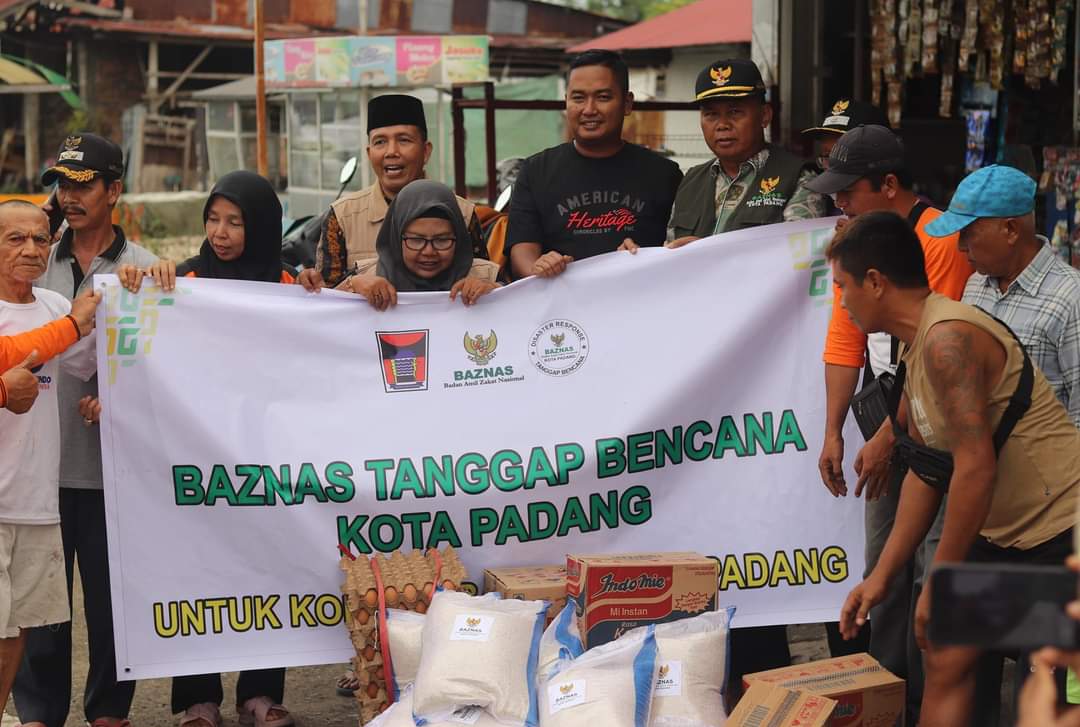 Baznas Bersama Wali Kota Padang Salurkan Bantuan Untuk  Dapur Umum Korban Banjir