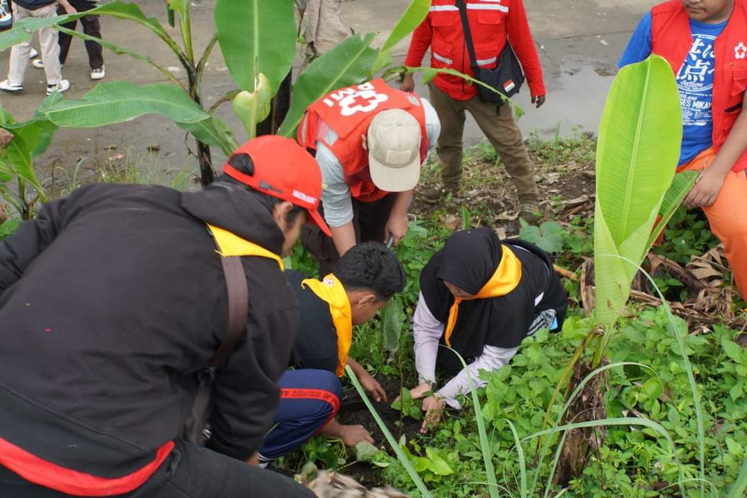 PMI PADANG PANJANG LAKUKAN 60 BIBIT DI SIGANDO