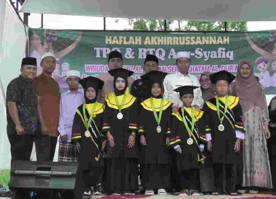 Lima Penghafal Alquran Rumah Tahfiz Asy-Shafiq Diwisuda Wakil Bupati Pasbar