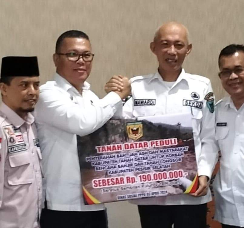 Pemkab Tanah Datar  Salurkan Bantuan Untuk  Terdampak Banjir Pesisir Selatan Senilai Rp  190 Juta