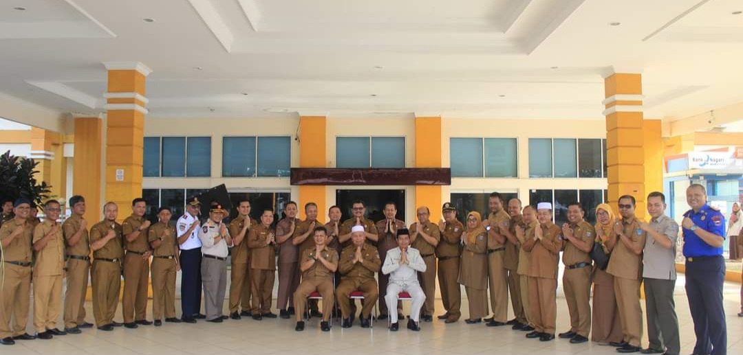 LUAR BIASA, BUPATI DAN WAKIL BUPATI PASBAR  BERIKAN REWARD KEPADA ASN YANG KHATAM SELAMA BULAN RAMADHAN