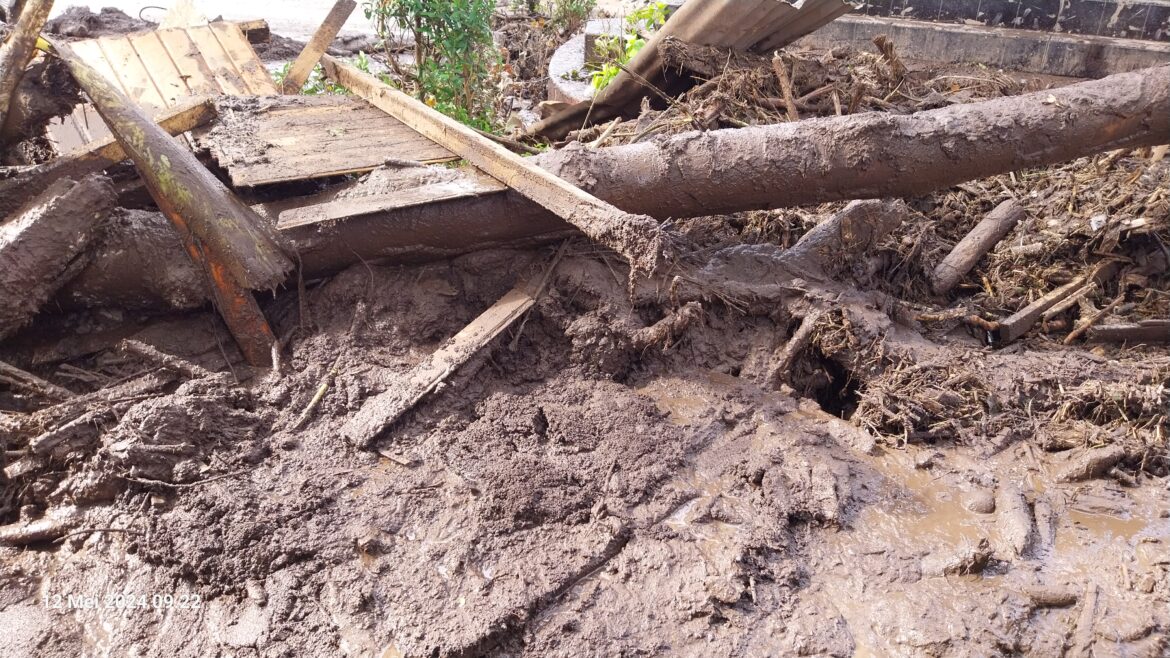 8 Korban Tewas dan 12 Dinyatakan  Hilang Akibat Banjir Bandang Di Tanah Datar