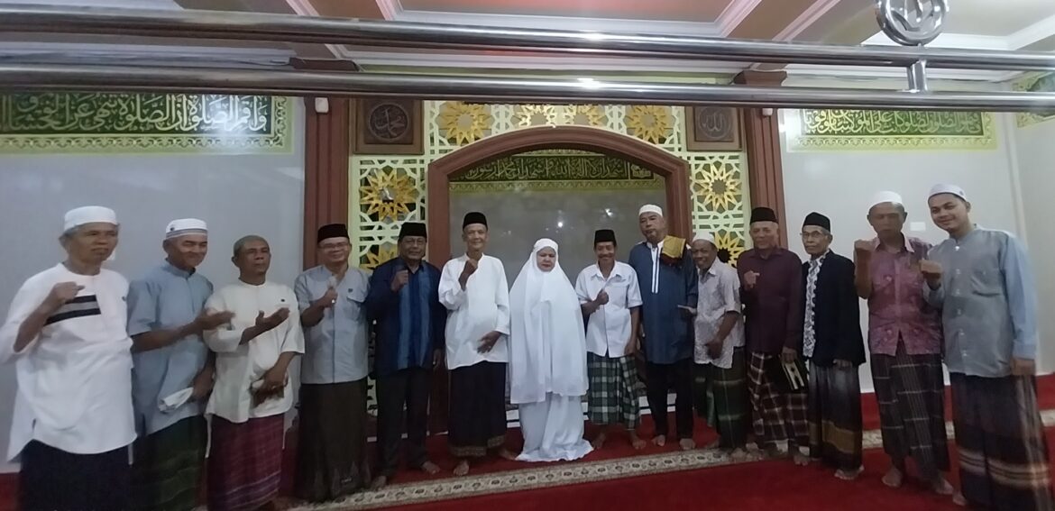 Berlangsung Haru, Pelepasan Dua Calon Jemaah Haji Arai Pinang 1 Lima Kaum Oleh Ketua Warga