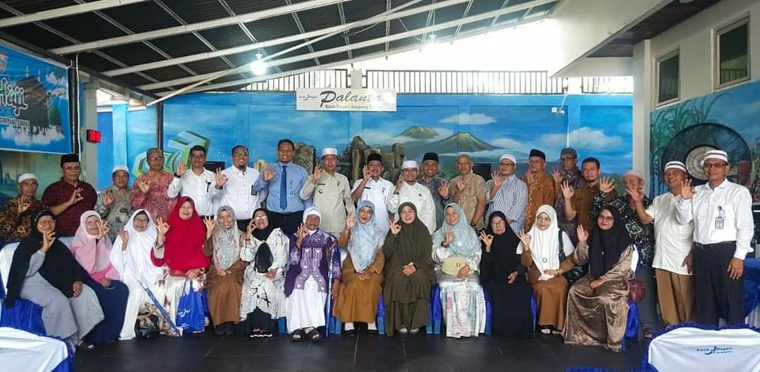 114 Calon Jemaah Haji Yang Mendaftar Melalui  Bank Nagari Dilepas Wakil Bupati Pasbar