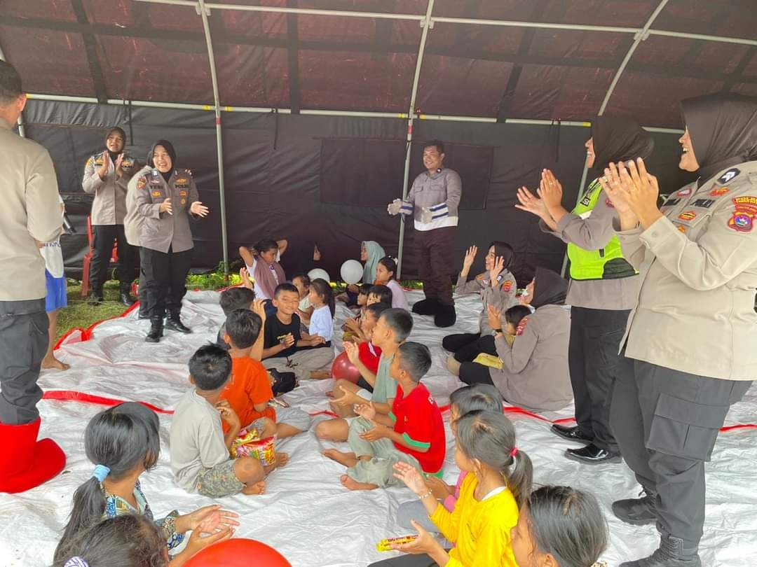 Kehadiran “Trauma Healing” Polres Tanah Datar Ringankan Psikologis Masyarakat di Pengunsian Di Aspresiasi Bupati Tanah Datar