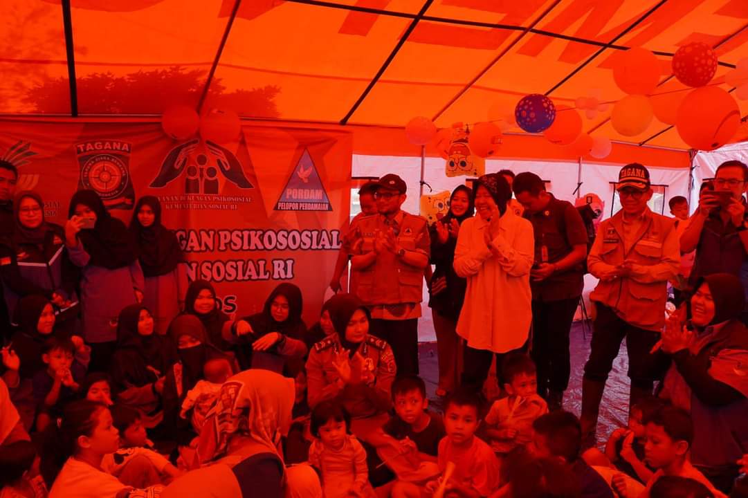 Menteri Sosial RI Kunjungi Pengungsi Di Kelurahan Pasar Usang Padang Panjang, Ini Pesannya