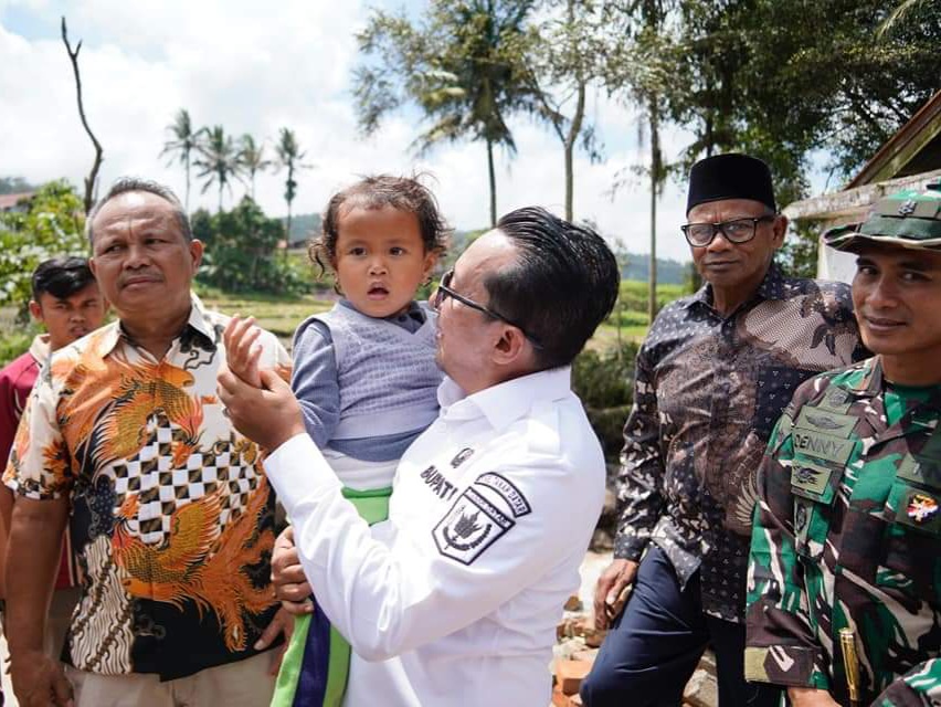 Bupati Tanah Datar Terharu, Warga Paninjauan X Koto Yang Rumahnya Rusak Siap Di Relokasi
