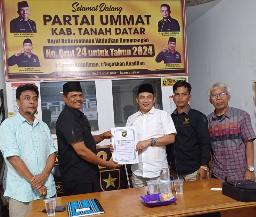 H Suherman TRD Bacalon Kepala Daerah Tanah Datar Tercepat Kembalikan Formulir Pendaftaran Ke DPC  Partai Gerindra