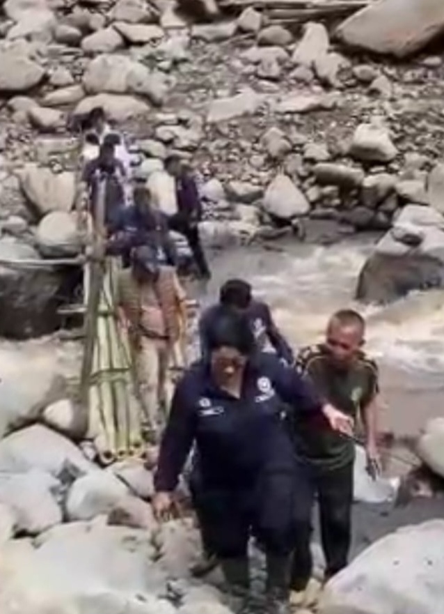 Terenyuh Dan Sedih Melihat Bencana Banjir Bandang, Ketua Pengadilan Negeri Batusangkar Dirikan Dapur Umum