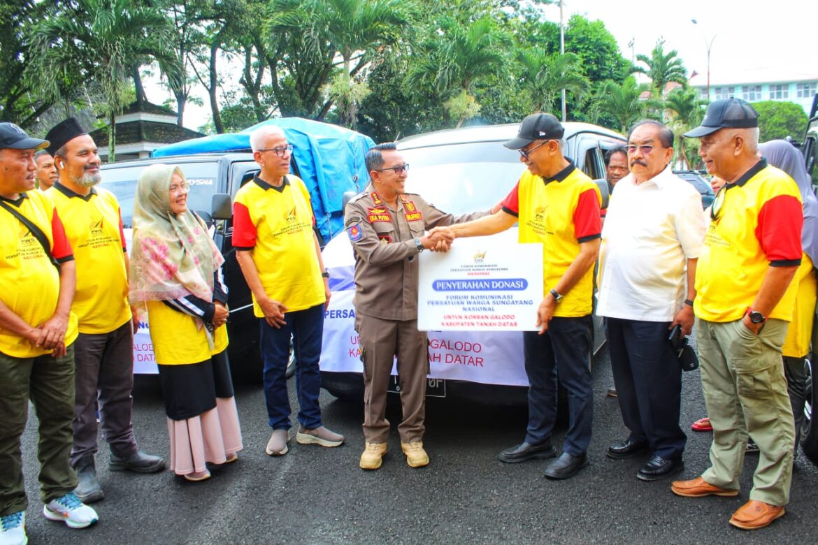 Forum Komunikasi Warga Sungayang Nasional Berikan Bantuan Kepada Korban Banjir Bandang Tanah Datar Senilai Rp 170 Juta