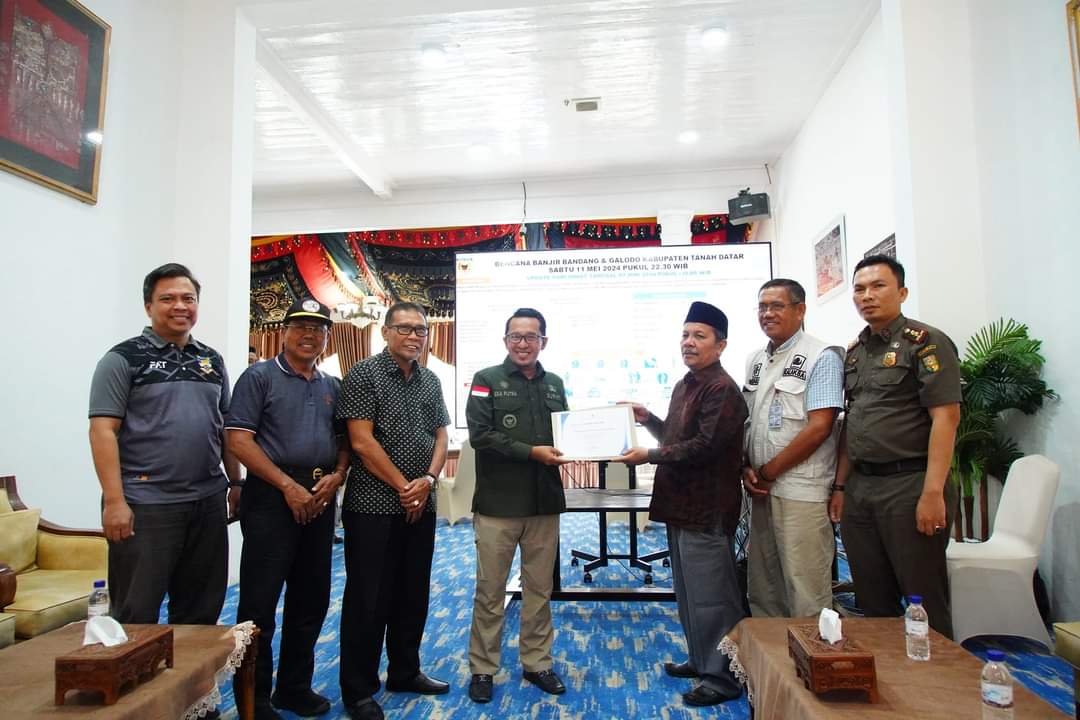 Pemkab Kuansing Salurkan Bantuan Banjir Bandang Tanah Datar Sebesar Rp 116.653.000,-