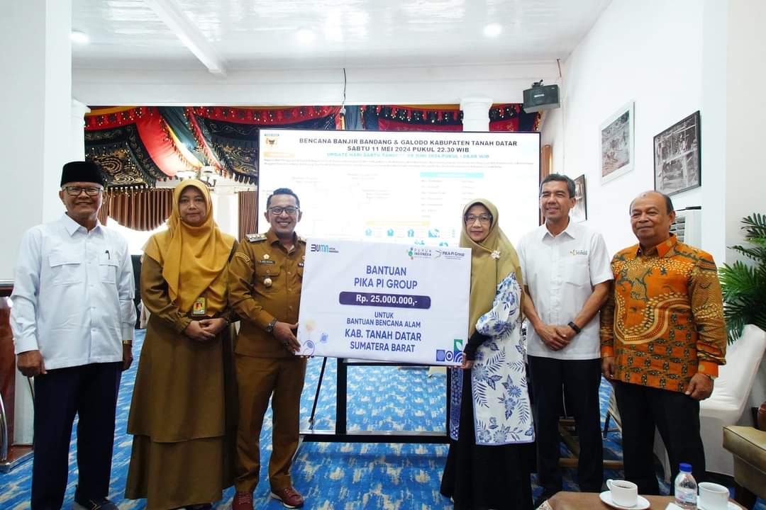 PT. Pupuk Indonesia Dan Persatuan Istri Karyawan Pupuk Indonesia Serahkan Bantuan Untuk Tanah Datar