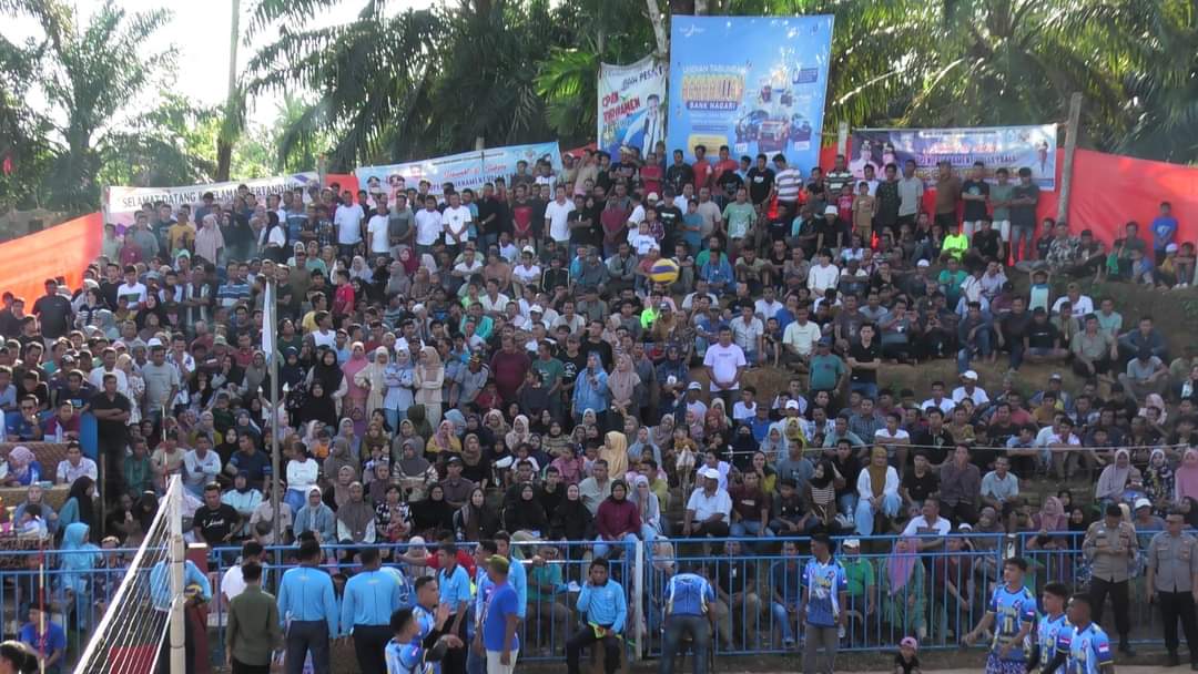 Dibanjir Penonton, Bupati Pasbar Hamsuardi Hadir Bersama Bupati Solok Epyardi Asda Tutup Turnamen BBC CUP X Air Bayang