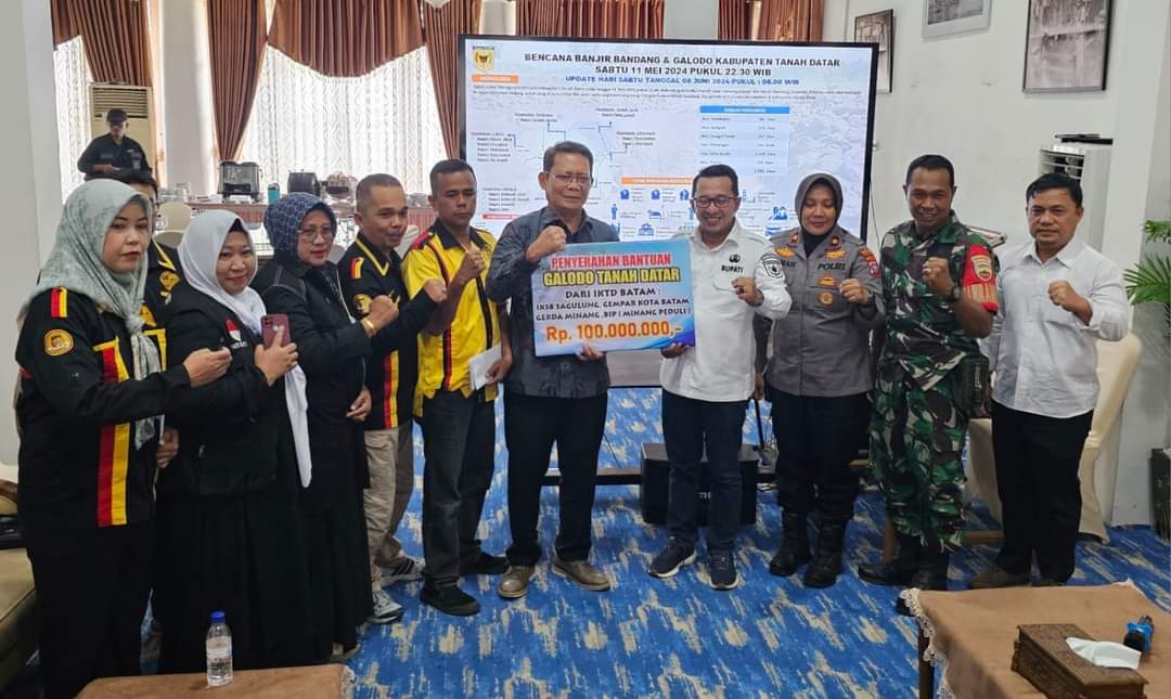 Ketua IKTD Batam Salurkan Bantuan Kepada Tanah Datar Sebesar Rp 100 Juta