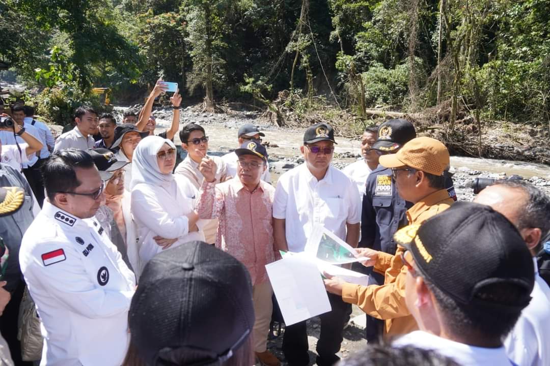Komisi IV DPR RI  Kunjungi KWA  Lembah Anai  Kecamatan X Koto Yang Porak Poranda Akibat Banjir Bandang