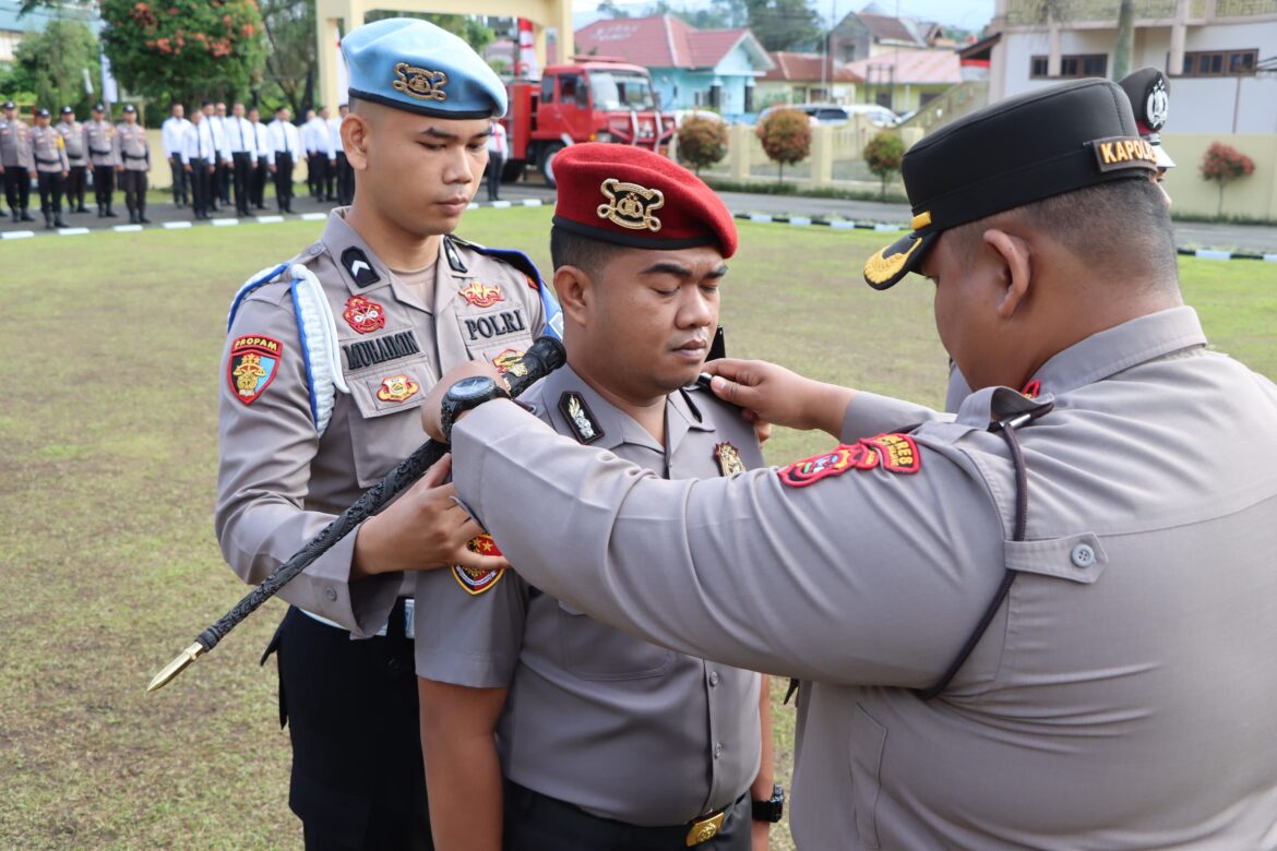 15 Personil Polres Padang Panjang Di Anugerahi Kenaikan Pangkat