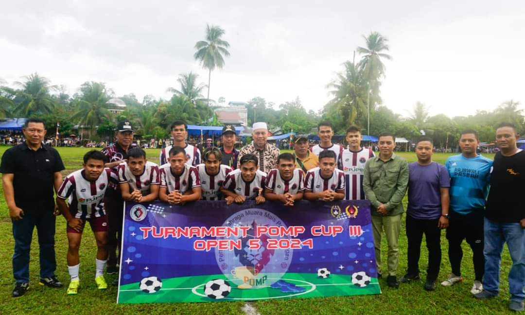 Bupati Dan Wakil Bupati Pasbar Hadiri  Turnamen Sepak Bola POMP Cup III Di Jorong Muara Mais Parkandangan