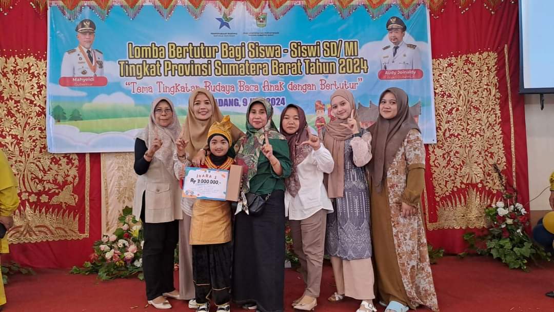 Aisya Murid kelas IV SD Negeri 9 Padang Panjang Timur Juara Pertama Lomba Bertutur Tingkat Sumbar