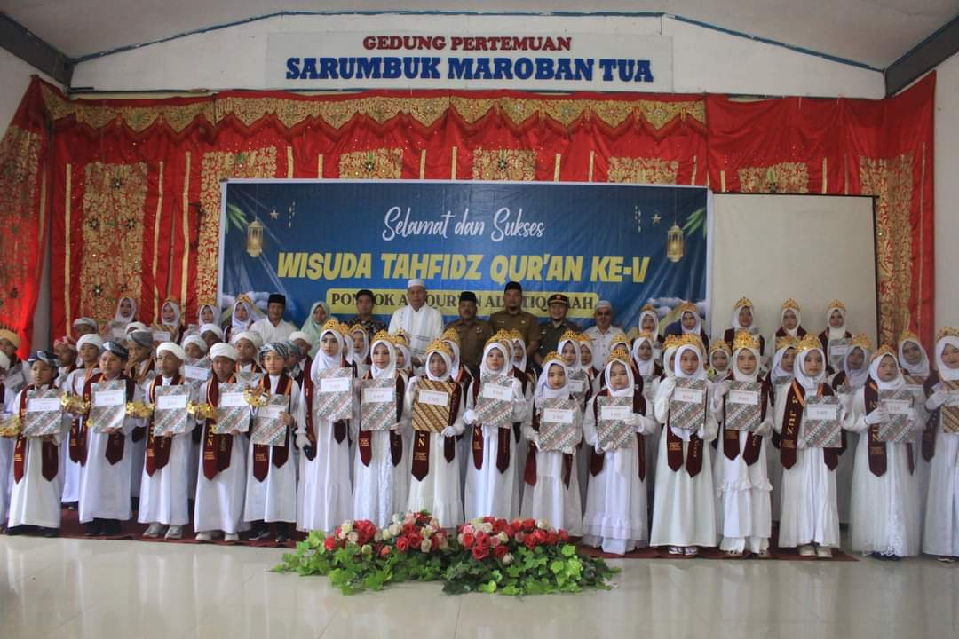 Dihadiri Bupati Pasbar, 61 Santri Pondok Al-Qur’an Istiqomah Nagari Rabi Jonggor Kecamatan Gunung Tuleh Wisuda Tahfidz