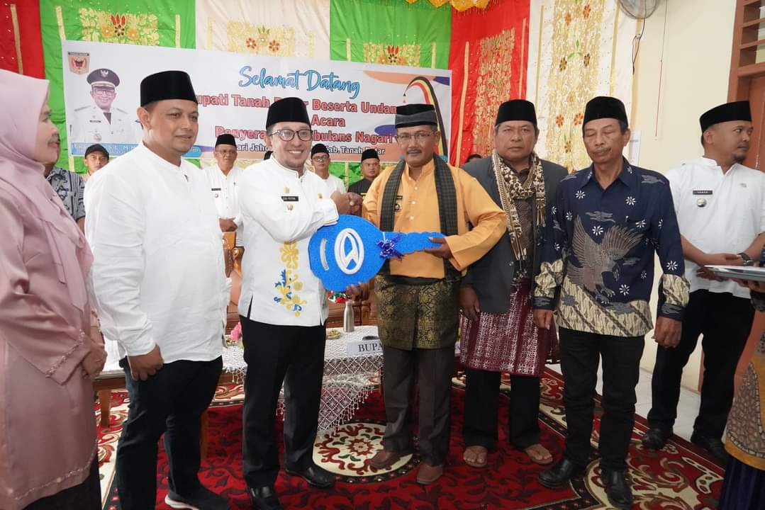 Wali Nagari Jaho Kecamatan X Koto Terima Mobil Ambulance Dari Bupati Tanah Datar
